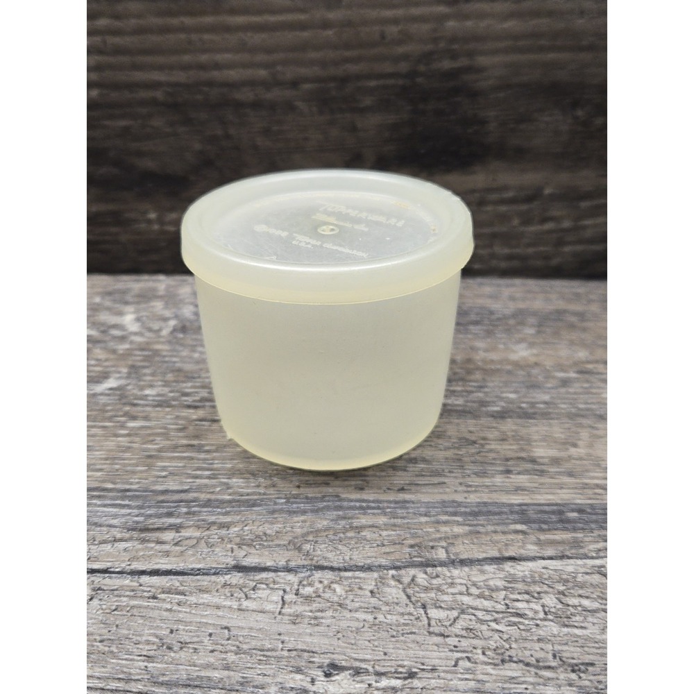 TUPPER CORPORATION Bowl # 122-2‎  Tupperware Vintage Container